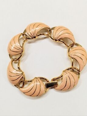 Vintage Trifari Peach Salmon Shell Bracelet